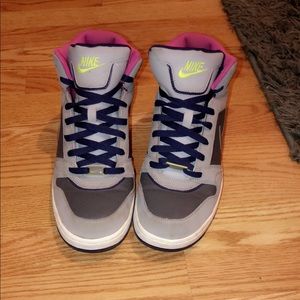 NIKE shoes. Barely worn size 11